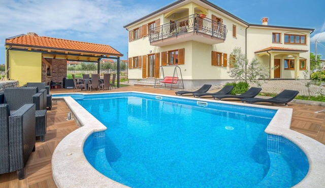 Lovely apartment for 2 guests with WIFI, pool, A/C and TV in Umag