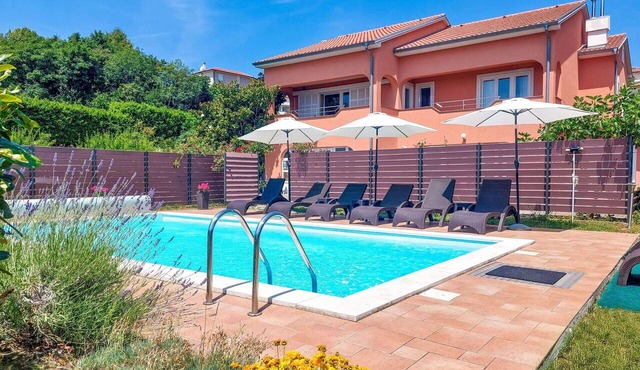 Lovely apartment for 2 guests with pool, A/C, WIFI, TV, terrace and pets allowed in Rijeka