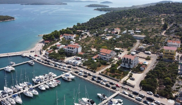 Lovely apartment for 2 people with WIFI, A/C, TV and terrace in Vodice