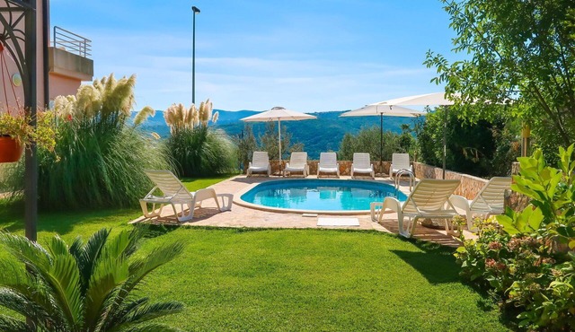Lovely apartment for 4 guests with pool, WIFI, A/C, TV, terrace and pets allowed