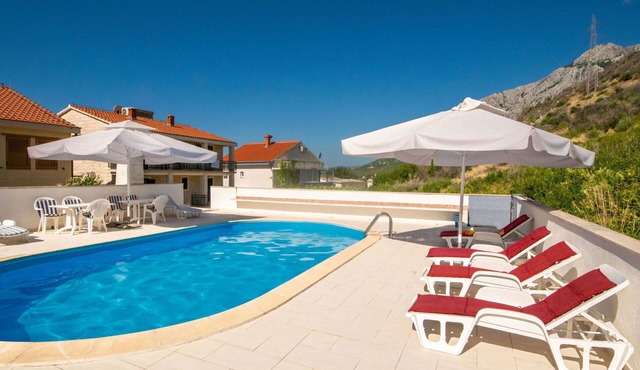 Lovely apartment for 4 people with A/C, pool, WIFI, terrace, pets allowed and panoramic view in Orebic