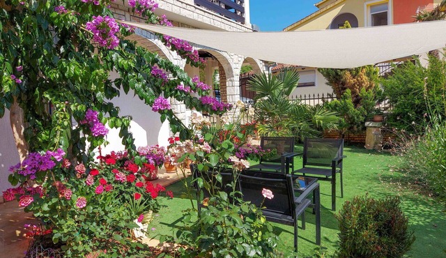 Lovely apartment for 4 people with WIFI, A/C, TV, terrace and pets allowed in Peroj