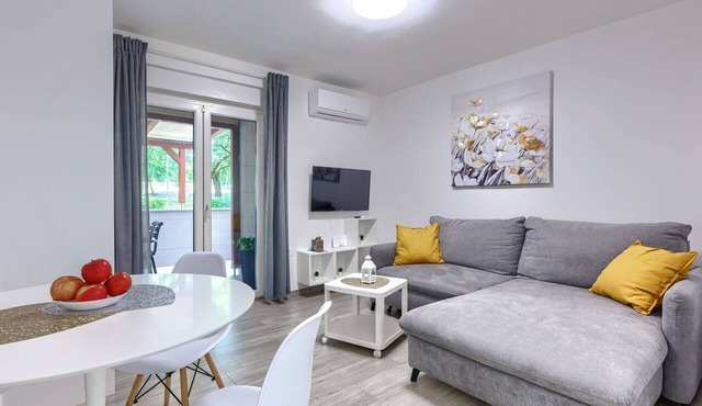 Lovely apartment for 4 people with A/C, WIFI, TV and terrace