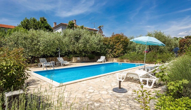 Lovely apartment for 8 guests with pool, WIFI, A/C, TV, terrace and pets allowed