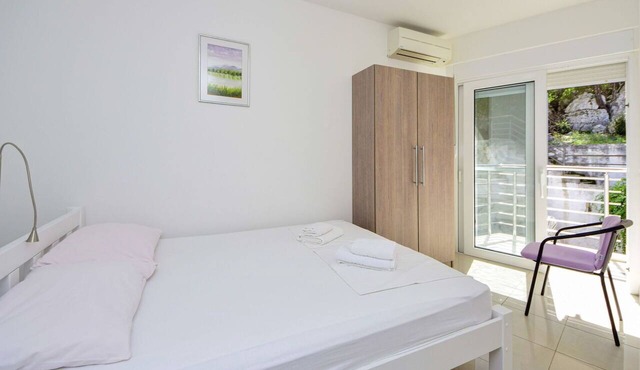 Lovely apartment for 5 people with A/C, WIFI, TV, balcony and pets allowed in Dračeva Luka