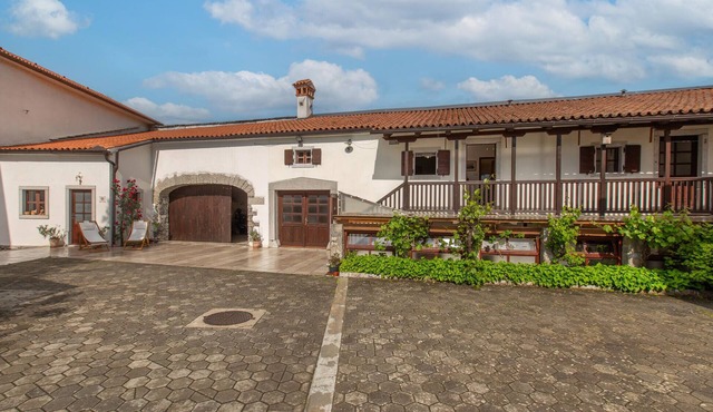 Lovely apartment in Divaca with WiFi