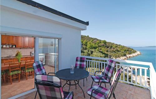 Lovely Apartment In Drvenik Veliki With Wifi in Drvenik Veli