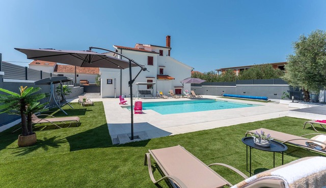Lovely home in Biograd