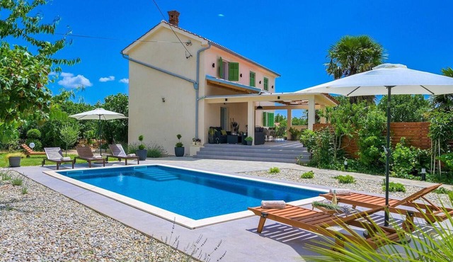 Lovely home in Dobrinj