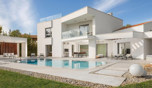 Lovely home in Gajana