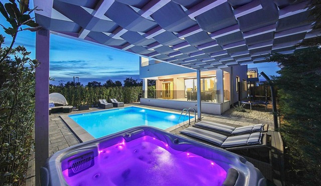 Lovely home in Nin with sauna in Nin