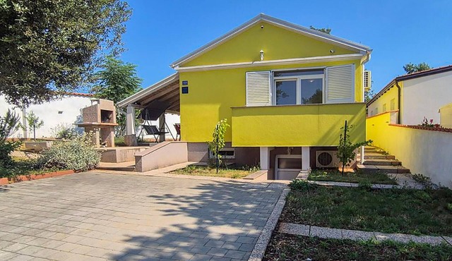 Lovely home in Pavicini with sauna