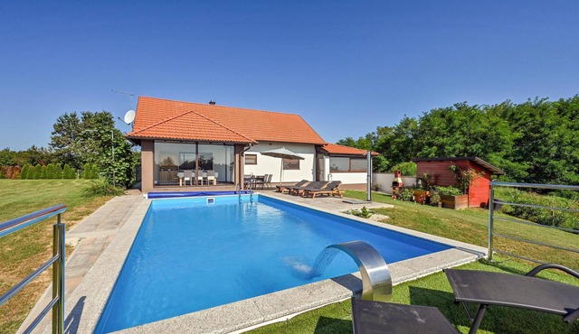 Lovely home in Plesivica with sauna in Plesivica