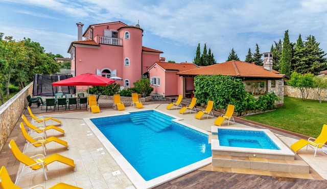 Lovely home in Pula with sauna