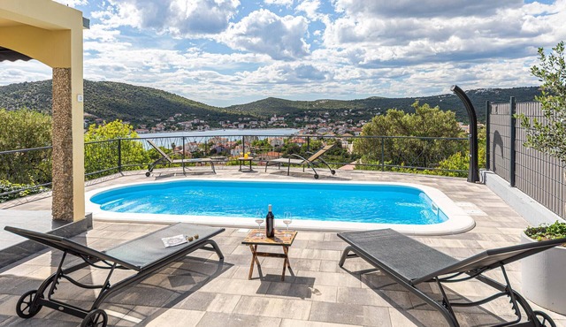 Lovely home in Vinisce in Vinisce