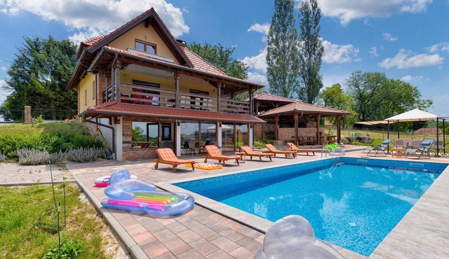 Lovely home in Zelezna Gora with sauna in Zelezna Gora