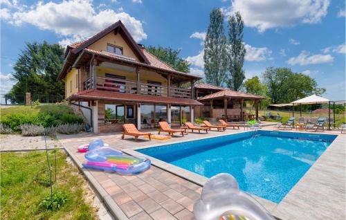 Lovely Home In Zelezna Gora With Sauna in Grabrovnik