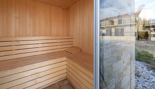 Lovely Villa Tona, in Dalmatia, with a Pool in Policnik