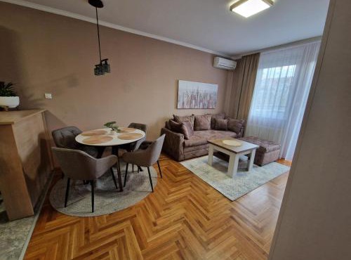 Lucky Clover - Free Gated Parking in Novi Sad