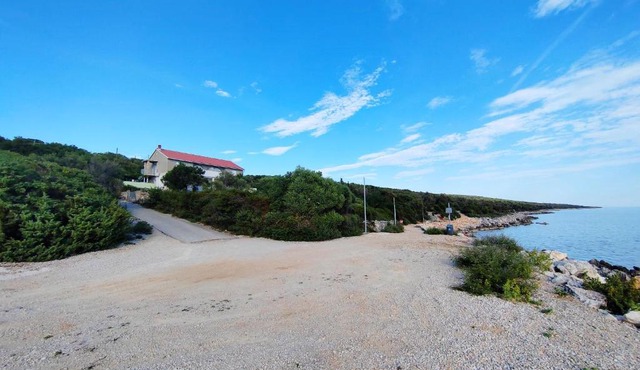 Lun Si-Mone House on the Sea and Beach in Lun