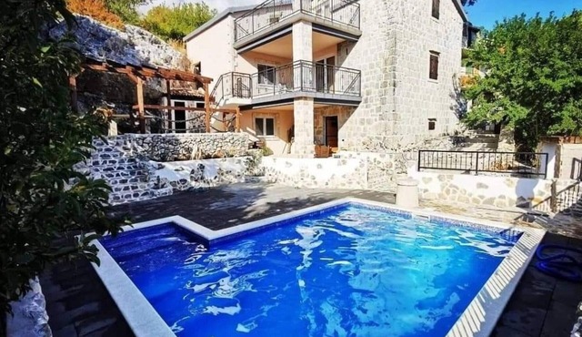 Luxurious home in Blaca in Blaca