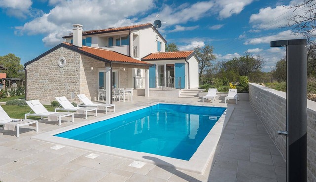 Luxurious home in Buje