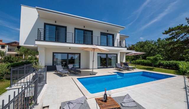 Luxurious home in GAMBOCI