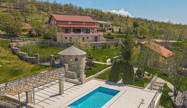 Luxurious home in Kijevo