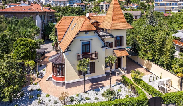 Luxurious home in Opatija with private swimming pool, can be inside or outside in Opatija