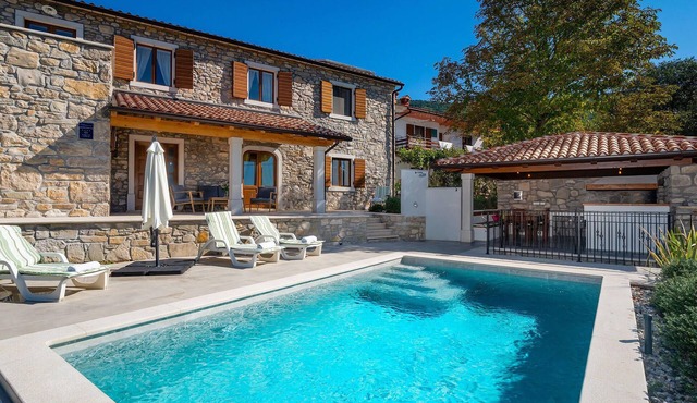 Luxurious home in Plomin