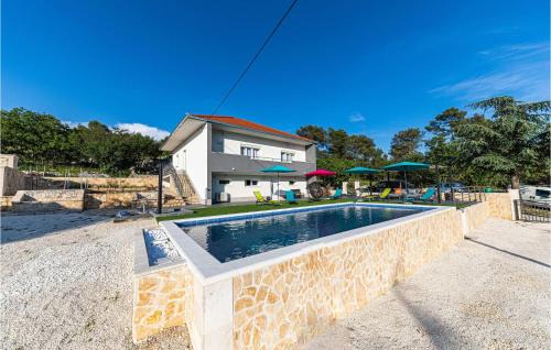 Luxurious Home In Prgomet in Labin