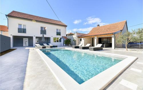 Luxurious Home In Prkos