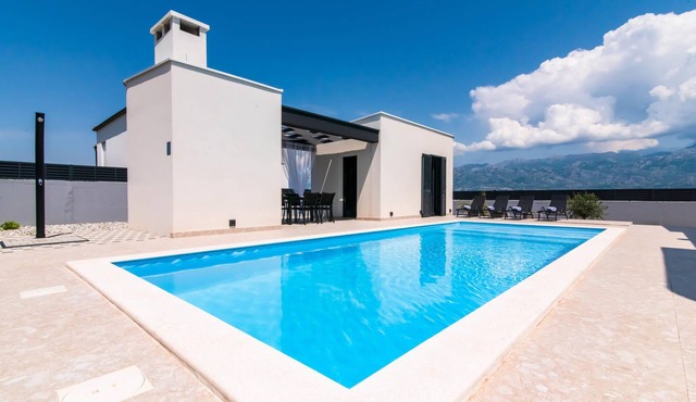 Luxurious home in Razanac in Razanac