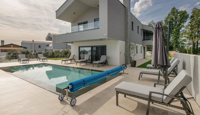 Luxurious home in Rebici