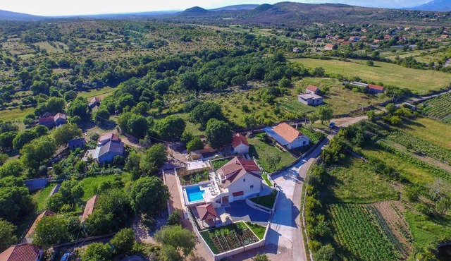 Luxurious home in Unesic with sauna