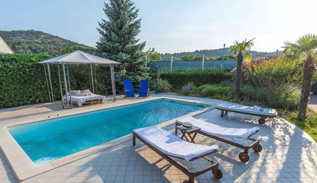 Luxurious Villa in Šibenik with Swimming Pool in Sibenik