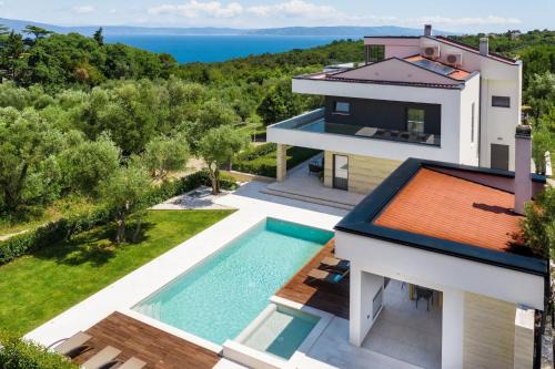 Luxurious Villa Laurea near Labin with Pool, Sauna & Sea View in Drenje