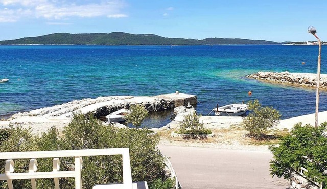 Luxury 3-Bedroom Beach Villa with Sea Sunset Views, Sibenik in Brodarica