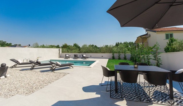 Luxury and comfort four bedrooms Villa Grey Fuskulin near Poreč