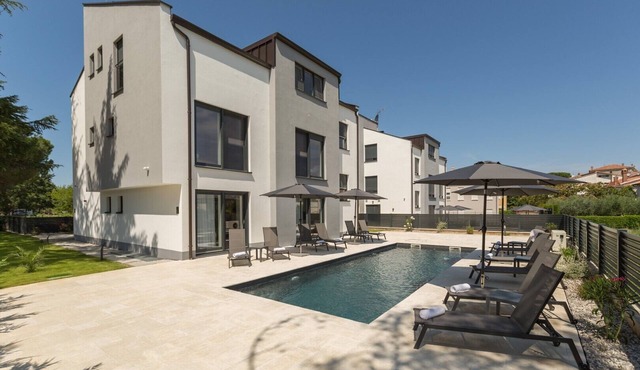 Luxury Apartment Matic I- NR.2 with Shared Pool and Balcony in Funtana