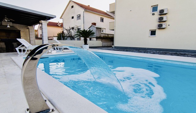 * Luxury Apartments Villa Aurora 2.* in Kastel Novi
