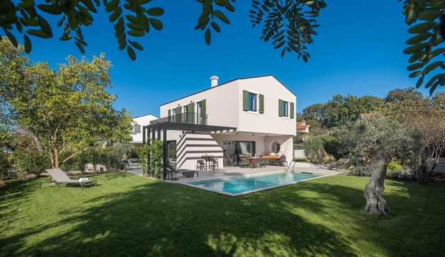 Luxury Holiday Villa Mapejana by VacayVillas