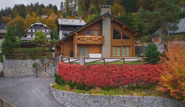 Luxury Private Alpine Log Chalet with SPA at Lake Jasna, Kranjska Gora in Kranjska Gora
