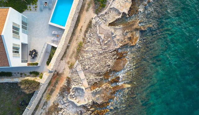 Luxury Seafront Villa Casa Familija Brac with Pool in Splitska ( Brac )