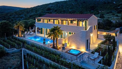 Luxury Stone Villa Smokvica, Heated Pool, Sauna, Jacuzzi, Sea View