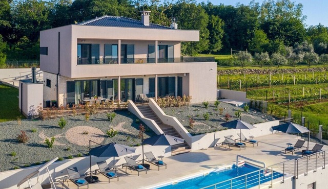Luxury Villa Callista with a heated swimming pool and gym in Ružići