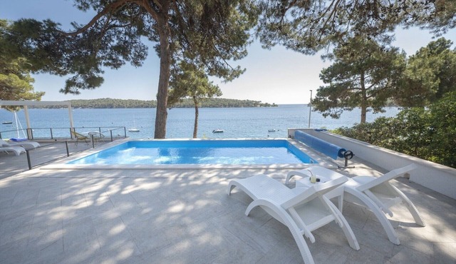 Luxury villa Kallithea with heated pool, gym, jacuzzi and sea view - Mali Losinj in Mali Losinj