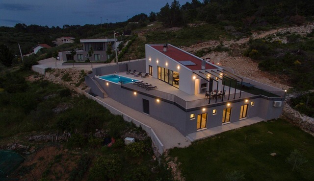 Luxury Villa near the sea in Solta