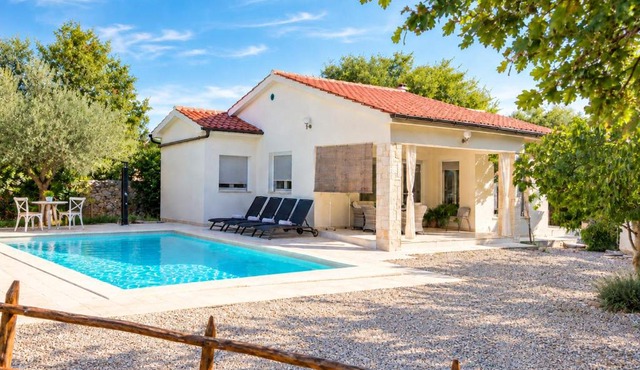 Luxury villa NEVERA with private pool & fenced garden, 1 km from the beach in Omišalj