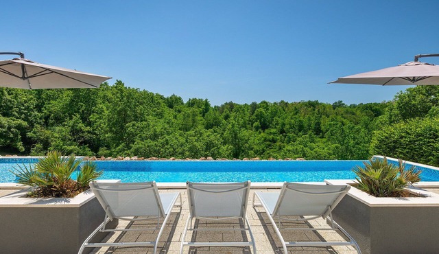 Luxury Villa Queen B with Pool